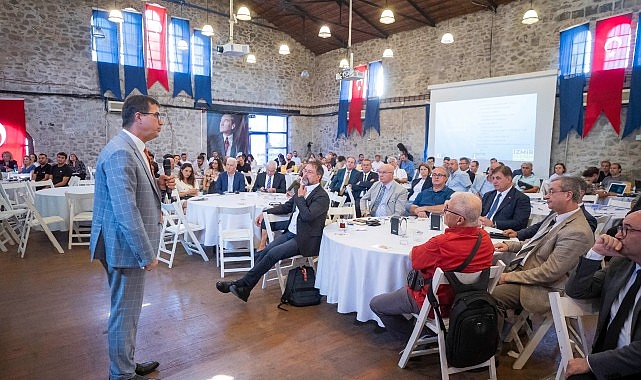 İzmir’de deprem riski ve alınacak önlemler konuşuldu