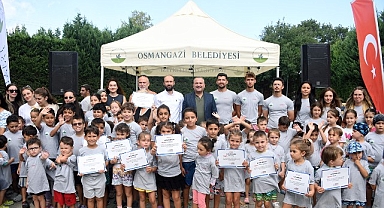 Osmangazi’de minikler yaz tatilinde yüzmeyi öğrendi