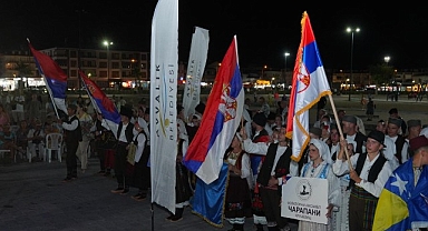 5 ülke, 17 halk dansları ekibi ve 700 dansçıyla festival bu yıl da görkemli geçti