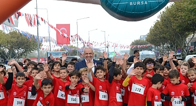 Nilüfer’de binden fazla öğrenci Cumhuriyet için koştu